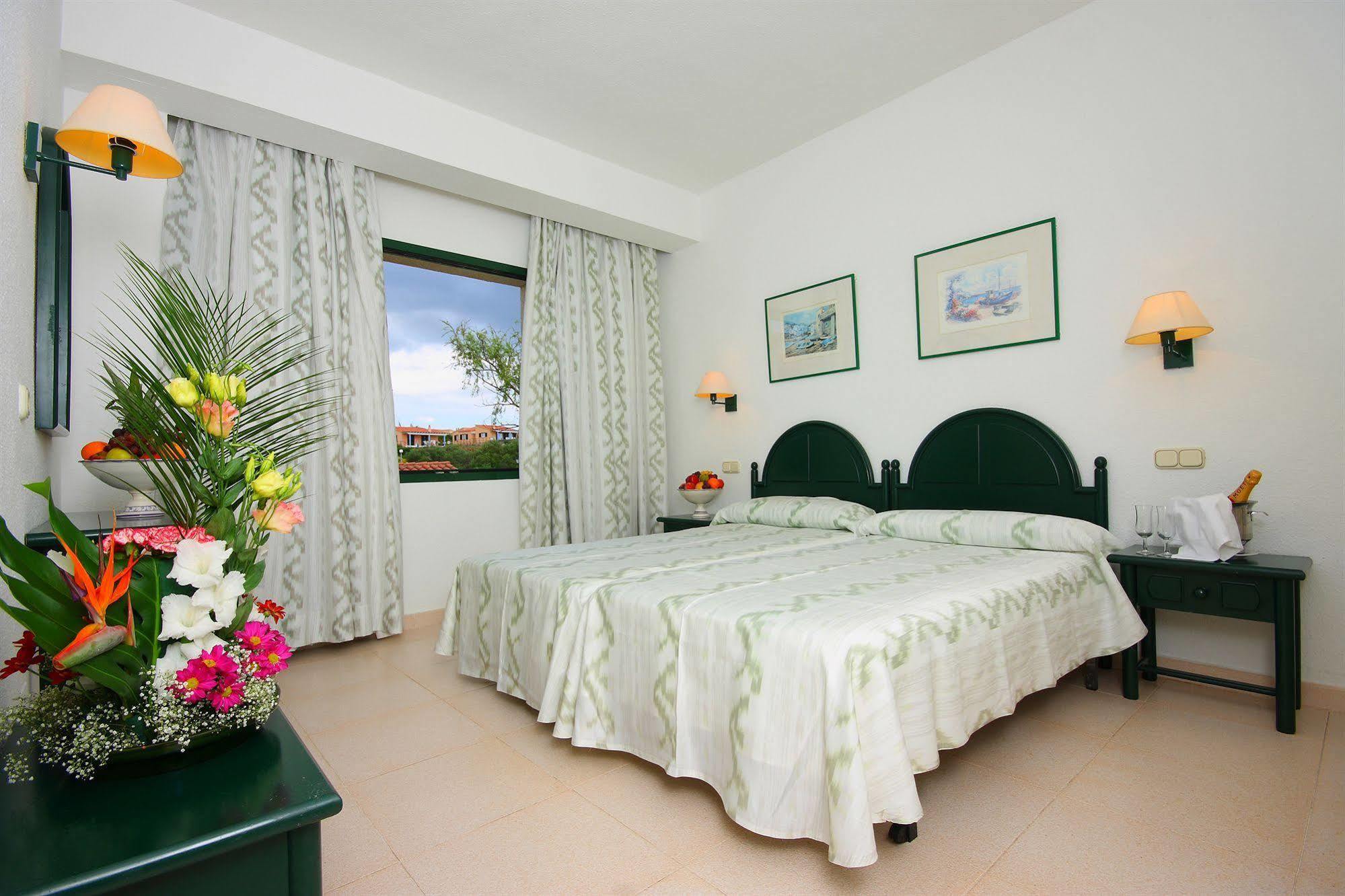 Son Bou Apartments Екстер'єр фото