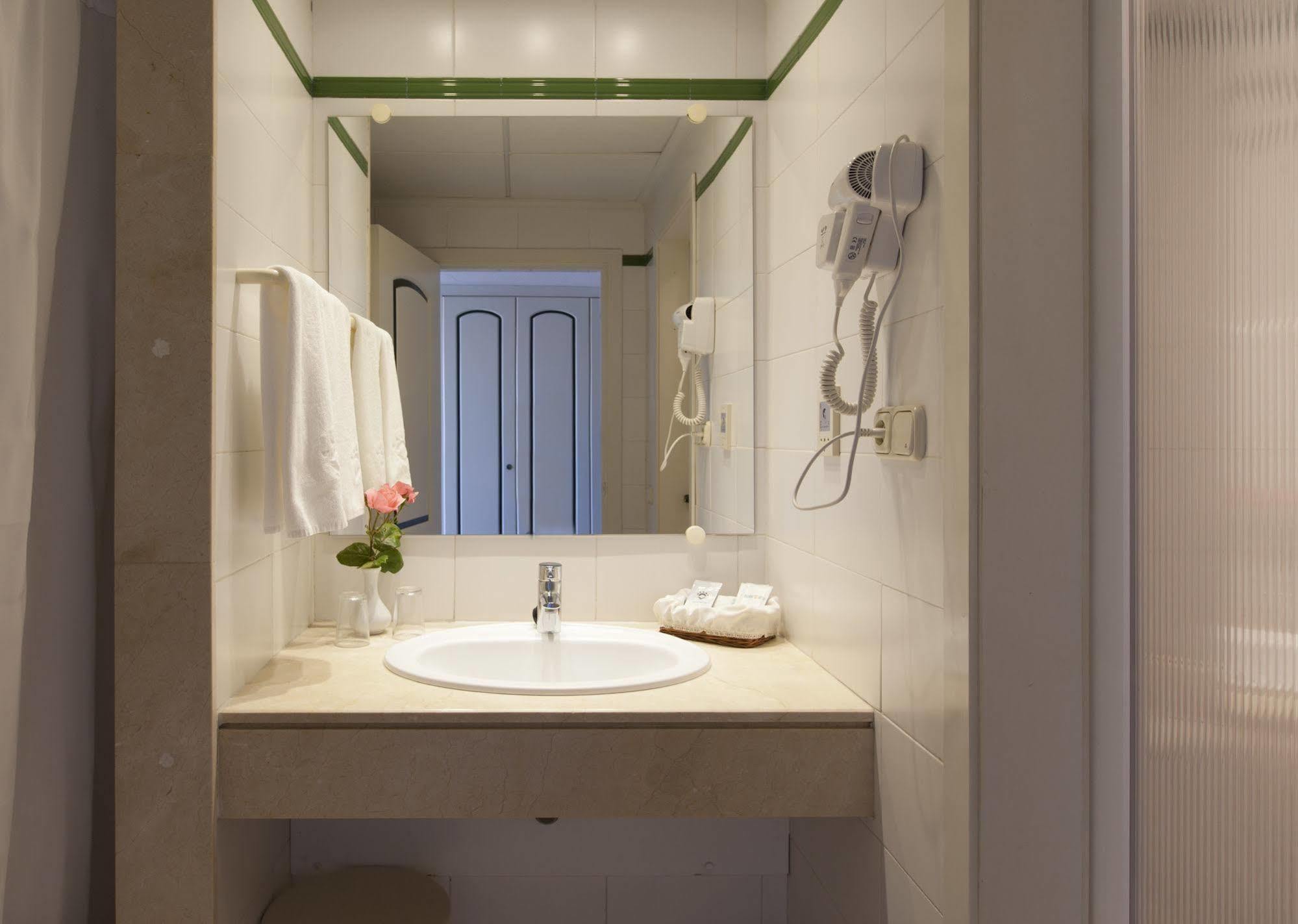 Son Bou Apartments Екстер'єр фото