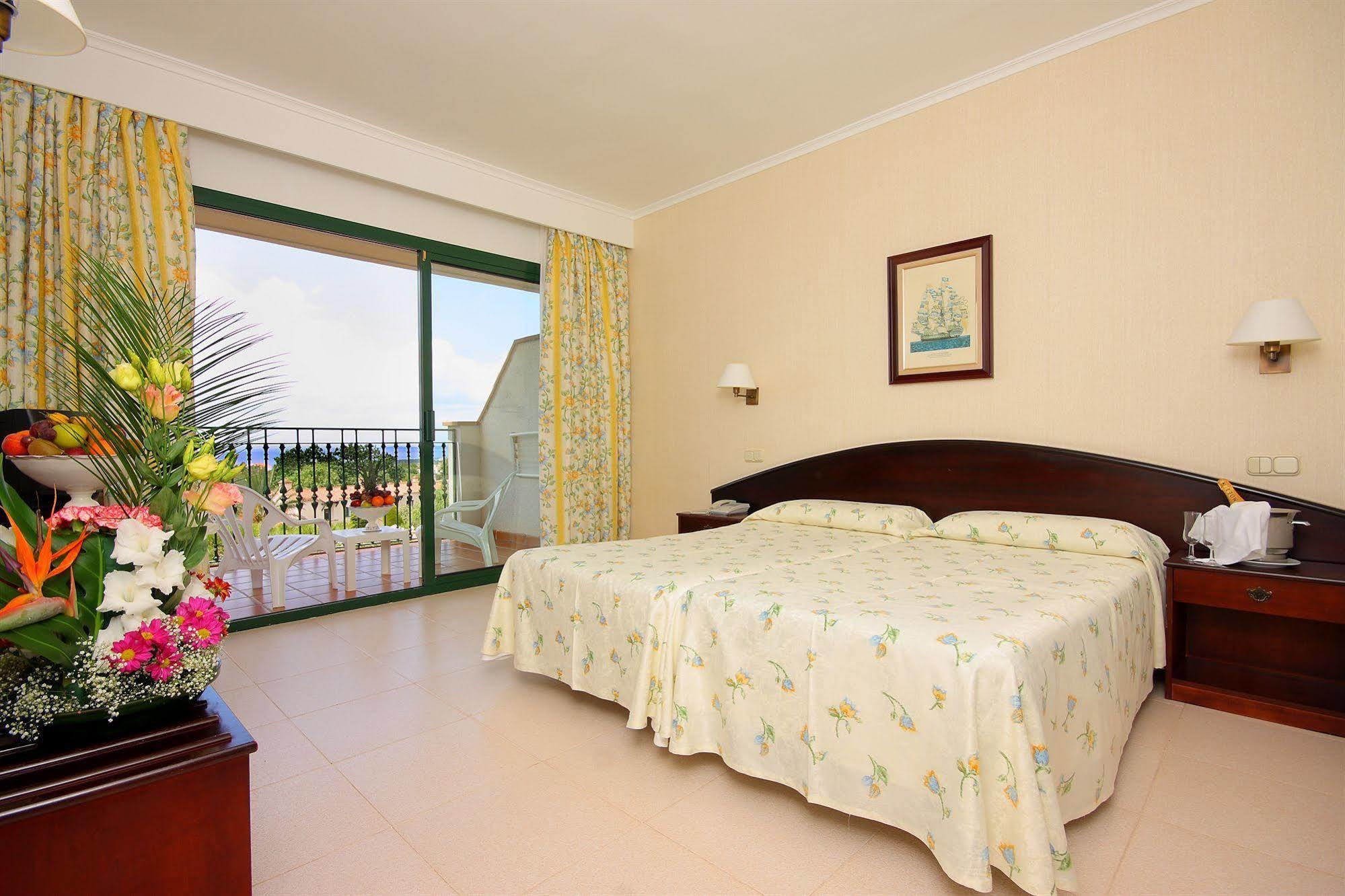 Son Bou Apartments Екстер'єр фото