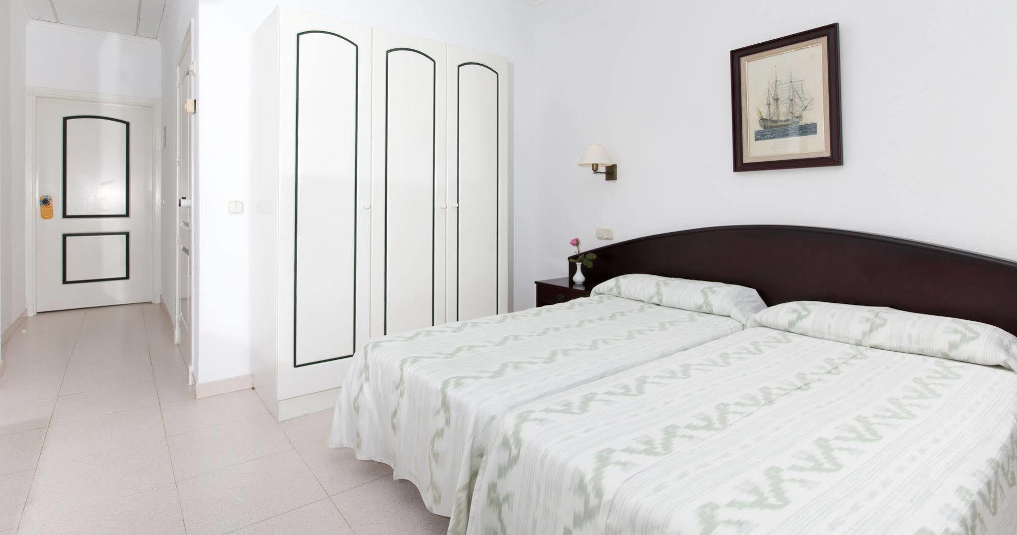 Son Bou Apartments Екстер'єр фото